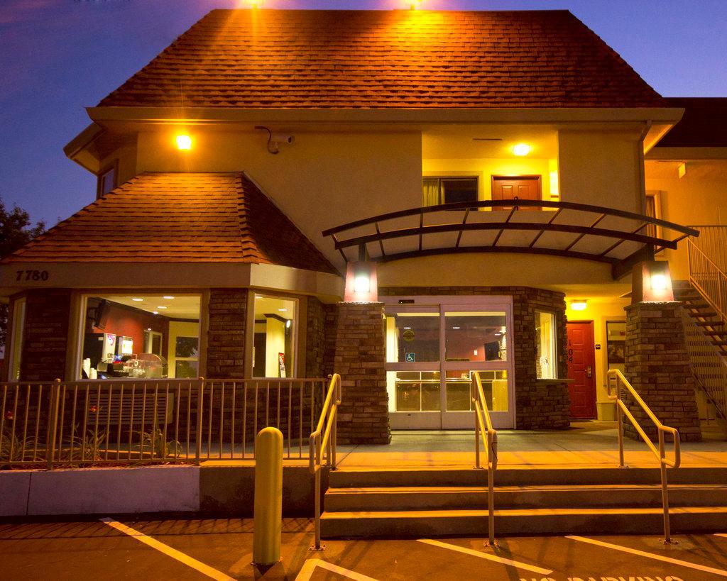 Quality Inn Elk Grove-Sacramento Exteriör bild